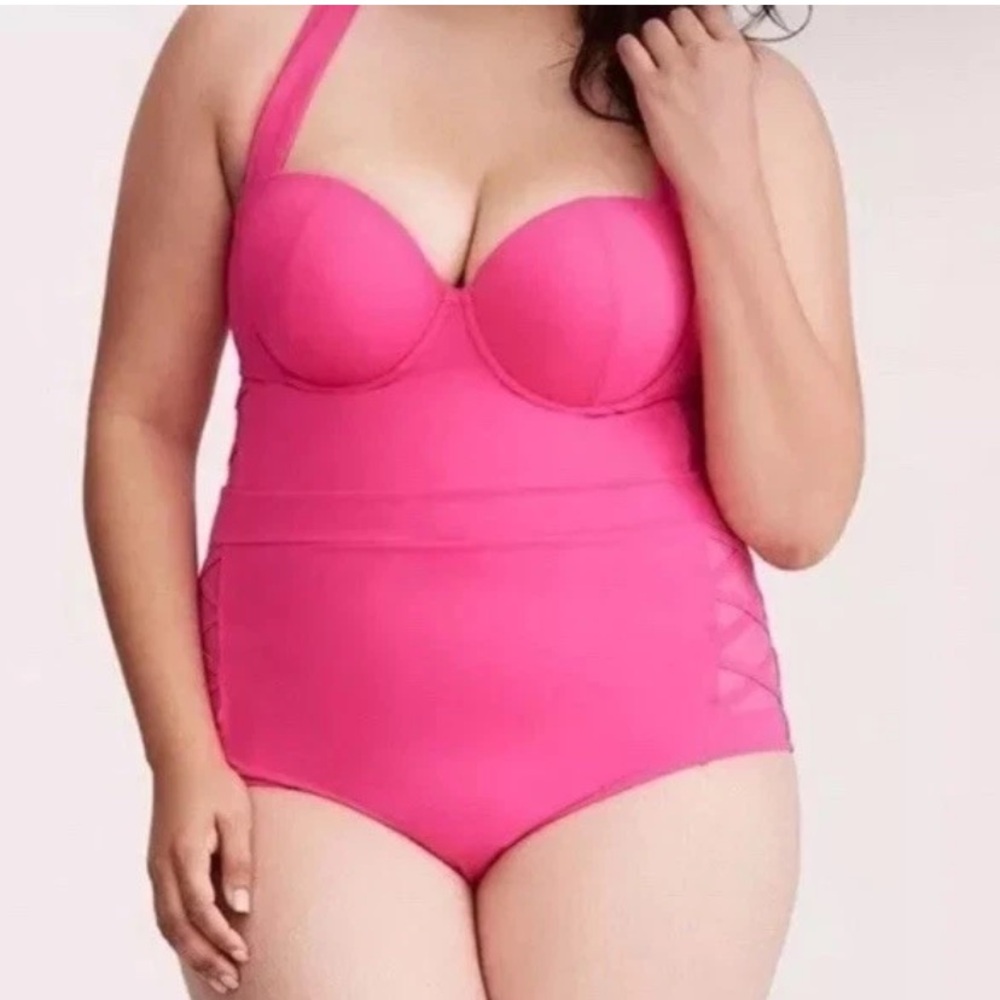 EUC Torrid pink lattice side one piece swimsuit Sz 2 (18/20)